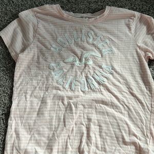 hollister tee!